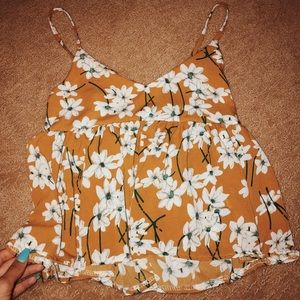 SOLD** cropped flowy daisy shirt